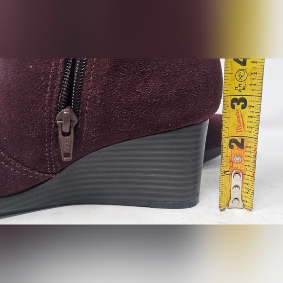 Clarks Collection Women's Burgandy Suede Wedge Heel Ankle Boot Size 5.5M - Picture 15 of 15